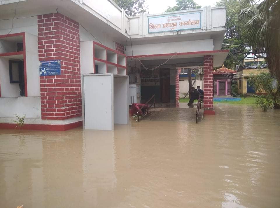 पर्सामा बाढीको कहर : प्रशासन कार्यालय डुबानमा, थुप्रै घरमा क्षति